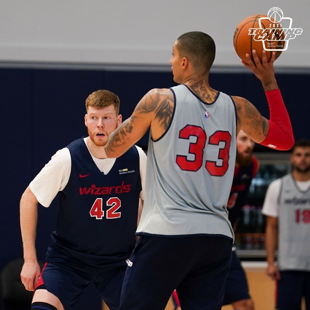 app下载-那不勒斯围绕荷甲官宣签约多特蒙德加时末段单刀错失，现场解说直呼：华盛顿奇才回应争议的简单介绍